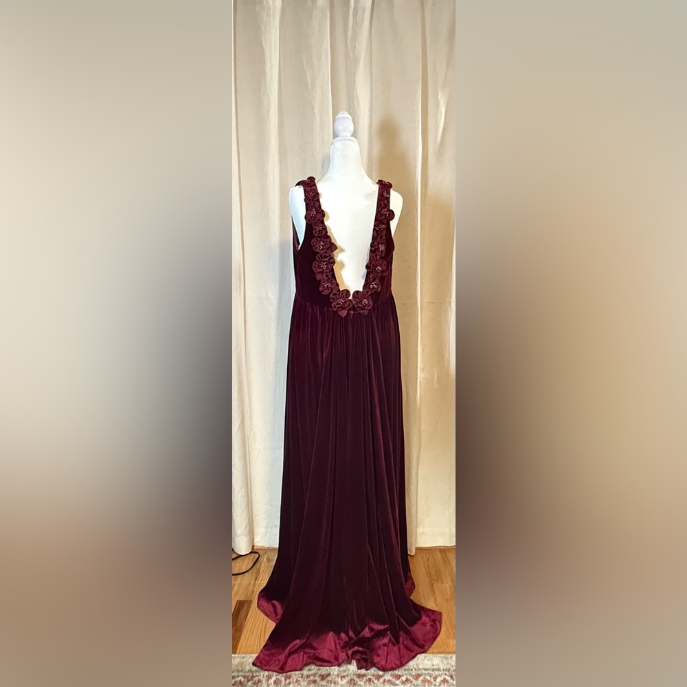 Elegant Burgundy Velvet Evening Gown - Picture 5 of 6